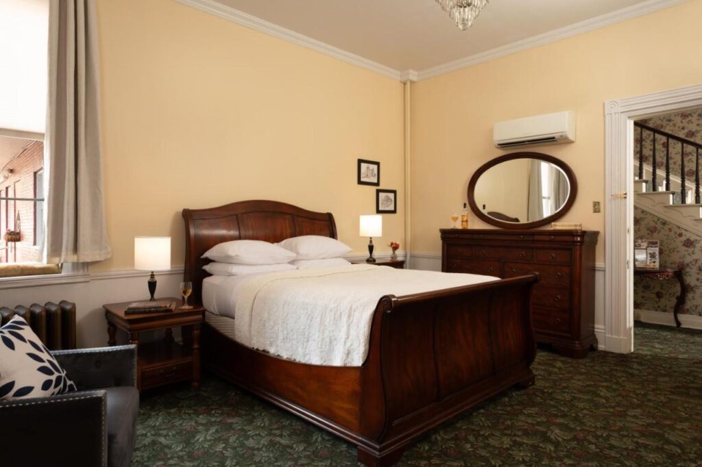 Carlisle House Bed and Breakfast - Image 4