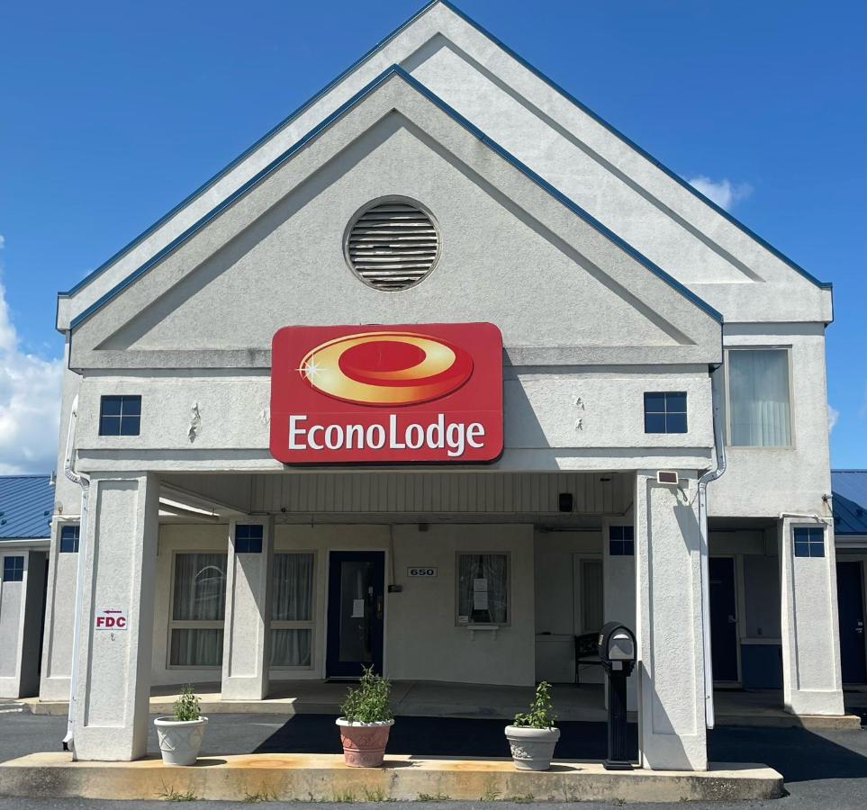 Econo Lodge - Image 1