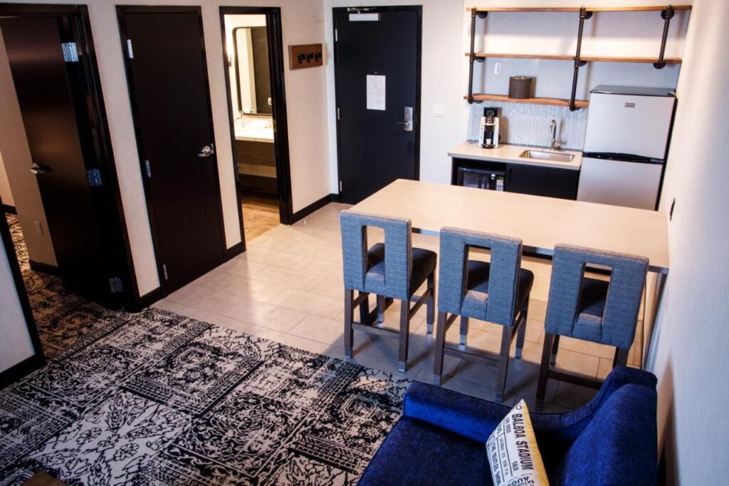 Hotel Rock Lititz - Image 2