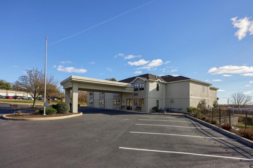Lititz Pointe Inn and Suites - Image 1