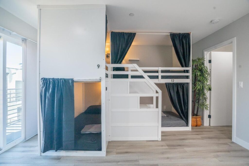 Normandie Hostel - Image 1