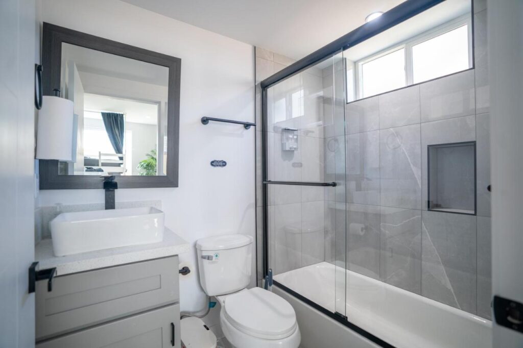 Normandie Hostel - Image 6