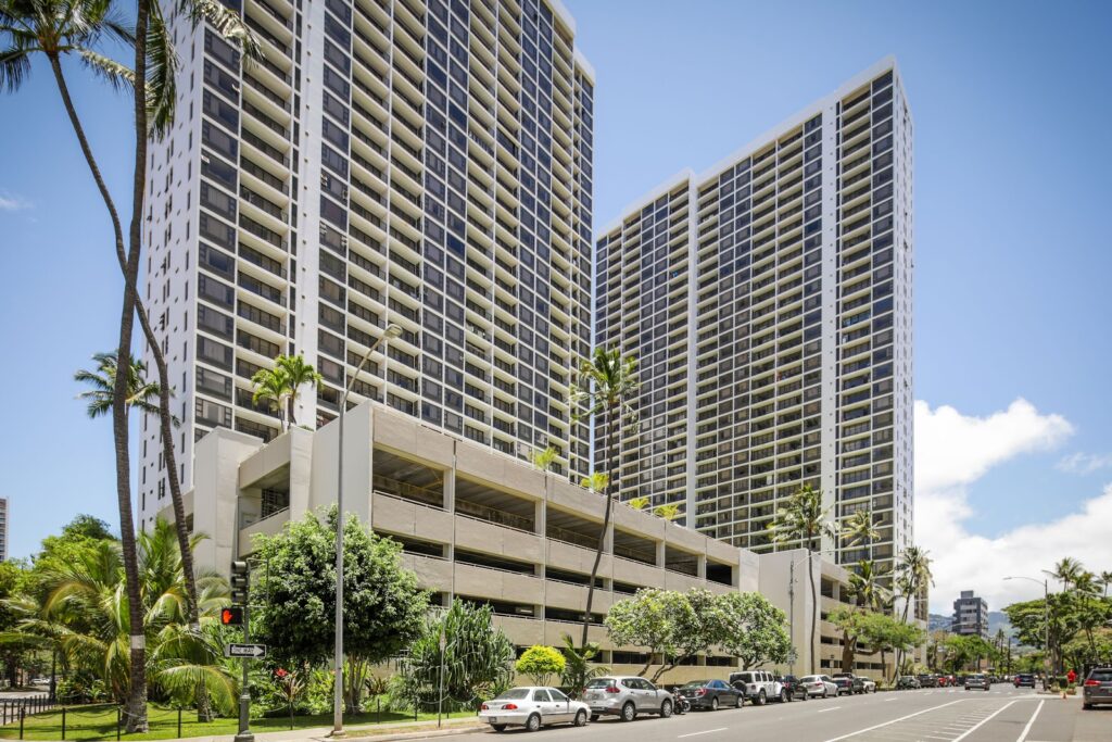 Aston at the Waikiki Banyan - Image 5