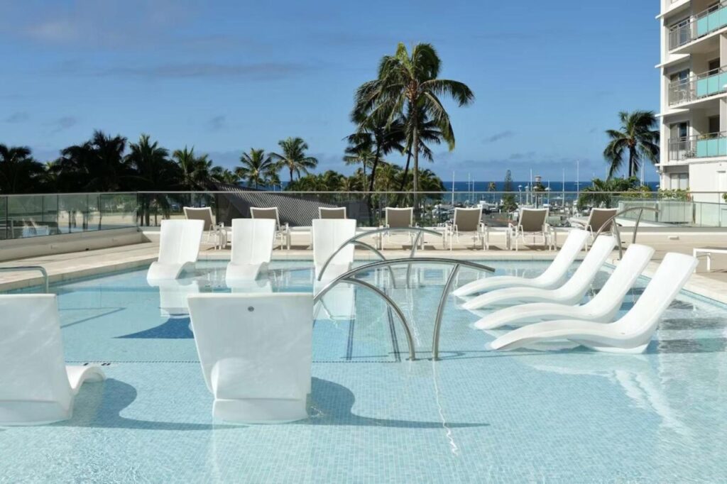 Ilikai Hotel & Luxury Suites - Image 1