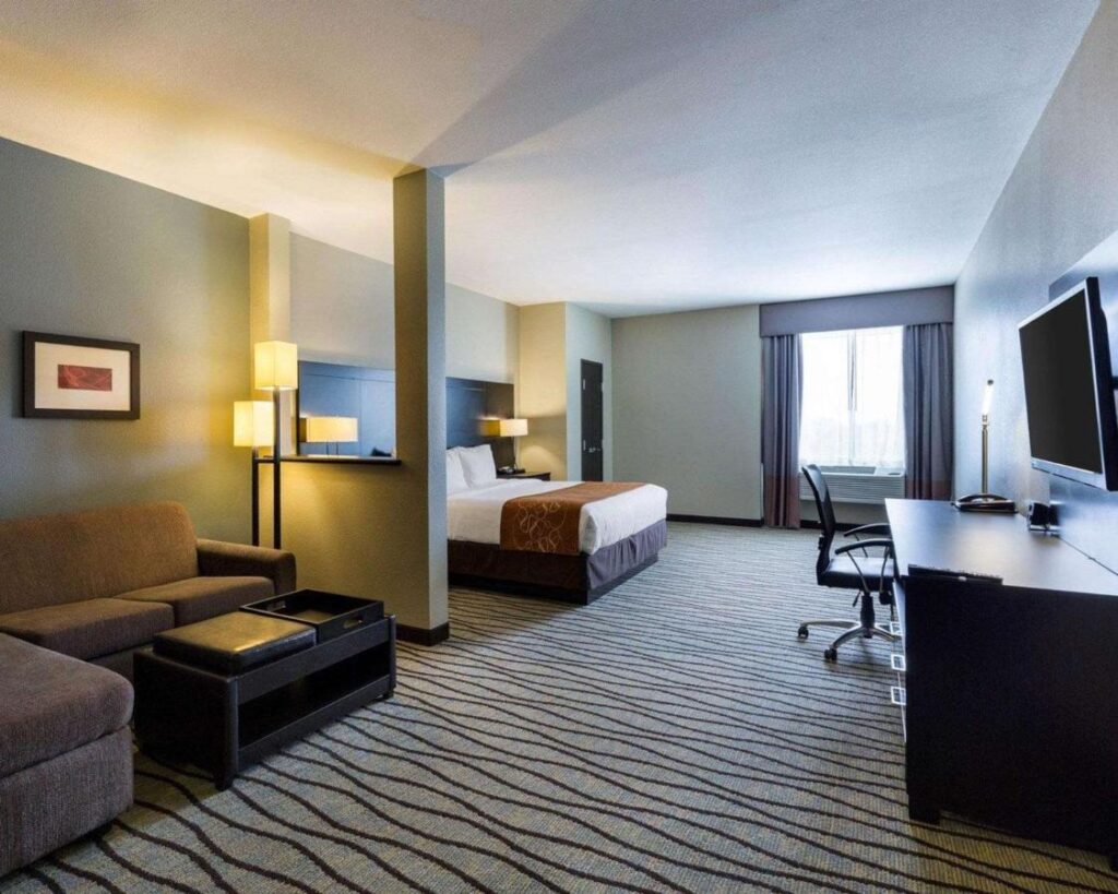 Comfort Suites near Westchase on Beltway 8 - Image 6