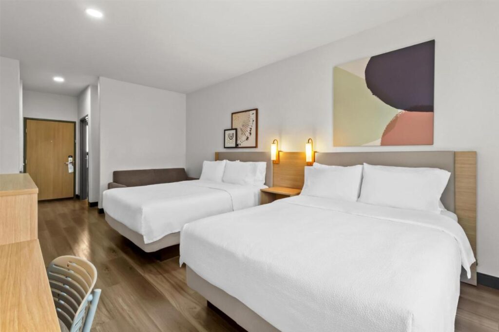 Spark By Hilton Houston Hobby Airport - Image 5