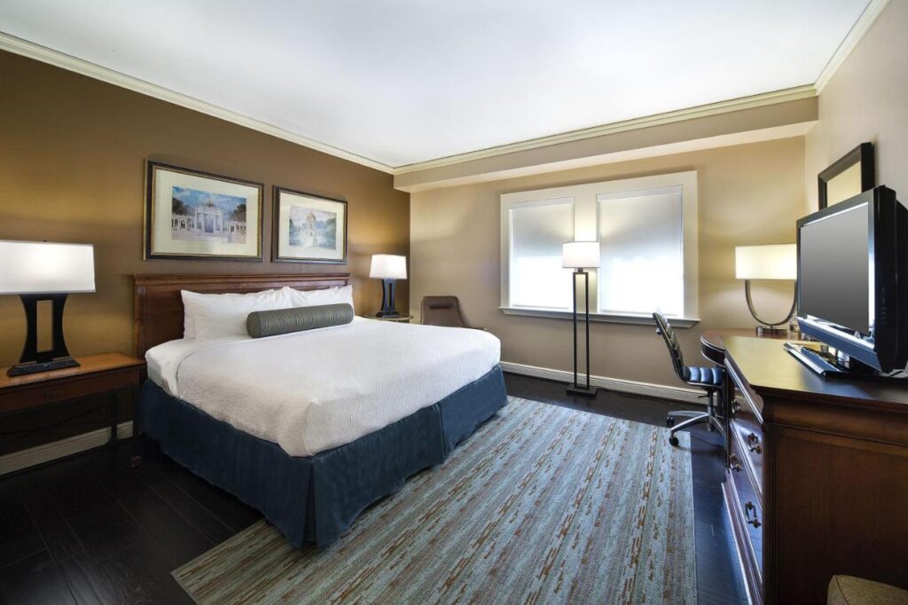 The Whitehall Houston - Image 4