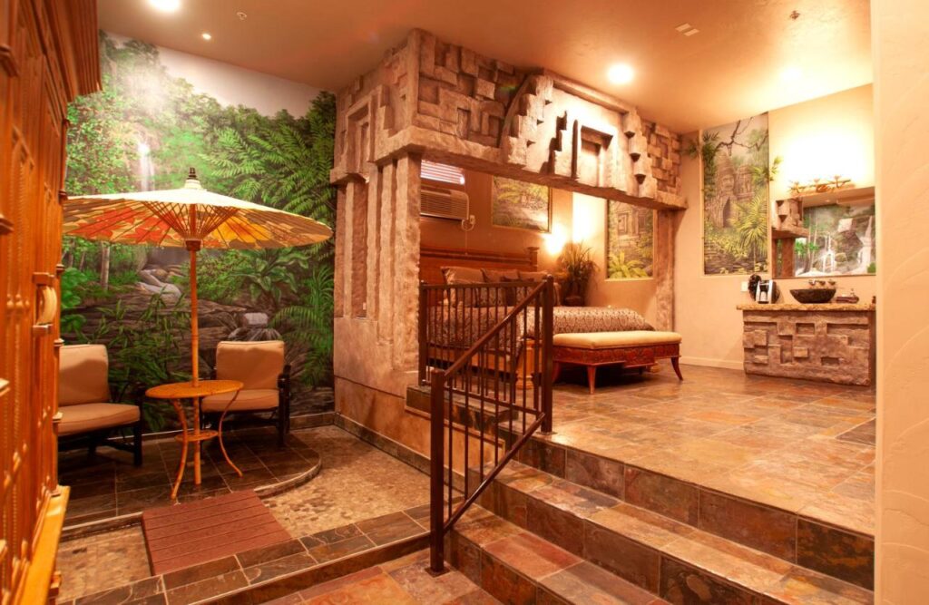 Destinations Inn Theme Rooms - Image 1