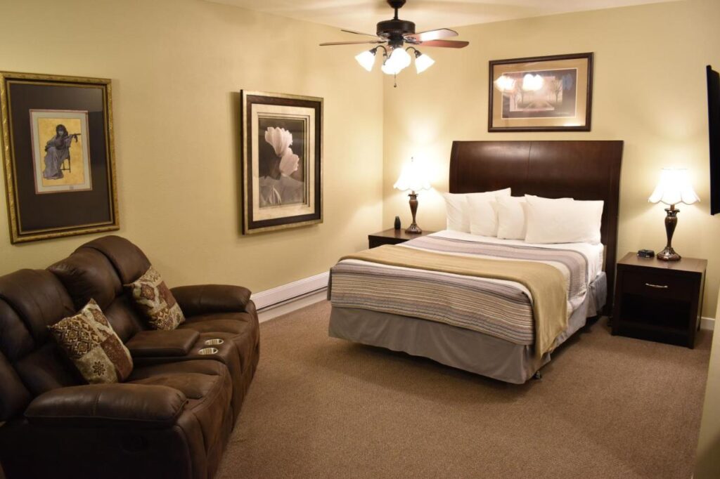 Silver Horseshoe Inn - Image 4
