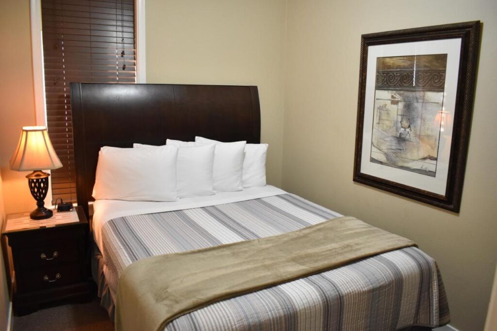 Silver Horseshoe Inn - Image 5