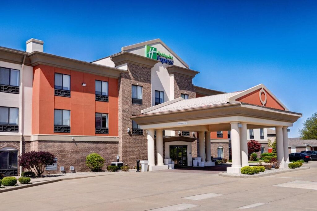 Holiday Inn Express & Suites Shelbyville Indianapolis by IHG - Image 1