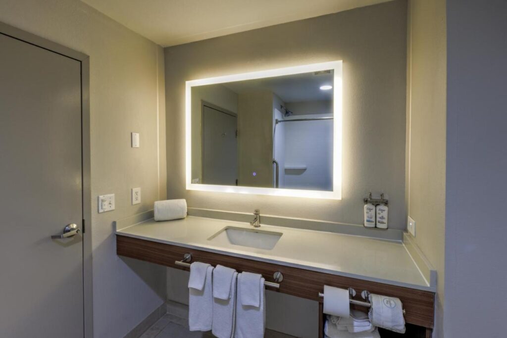 Holiday Inn Express & Suites Shelbyville Indianapolis by IHG - Image 4
