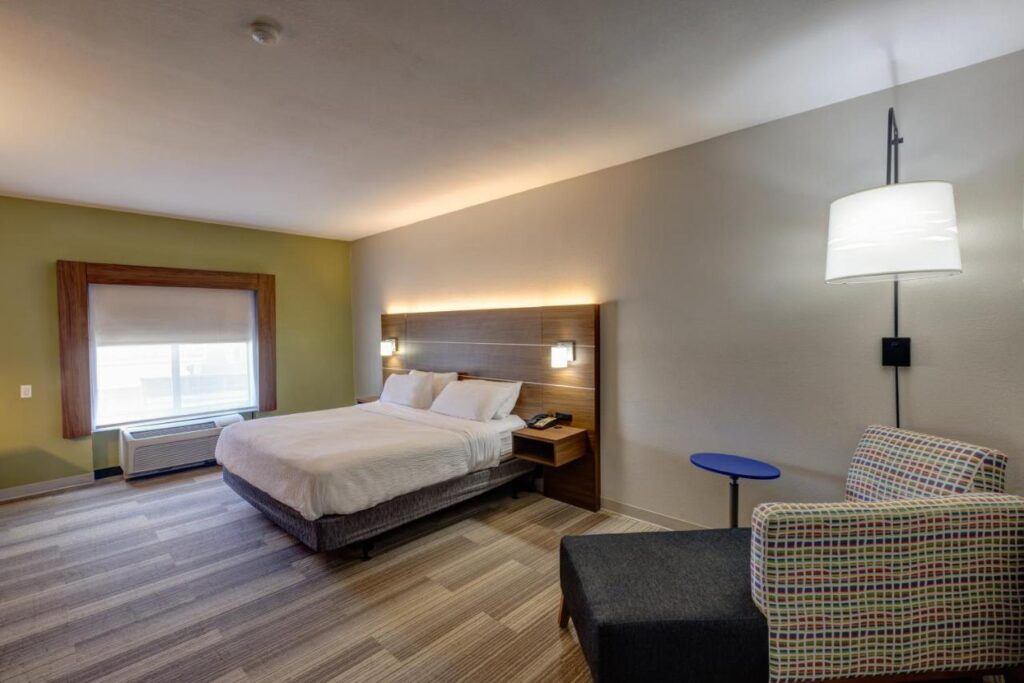 Holiday Inn Express & Suites Shelbyville Indianapolis by IHG - Image 5