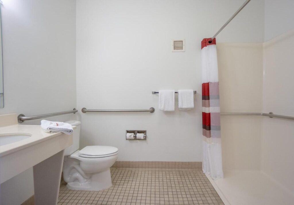 Red Roof Inn & Suites Indianapolis Airport - Image 1