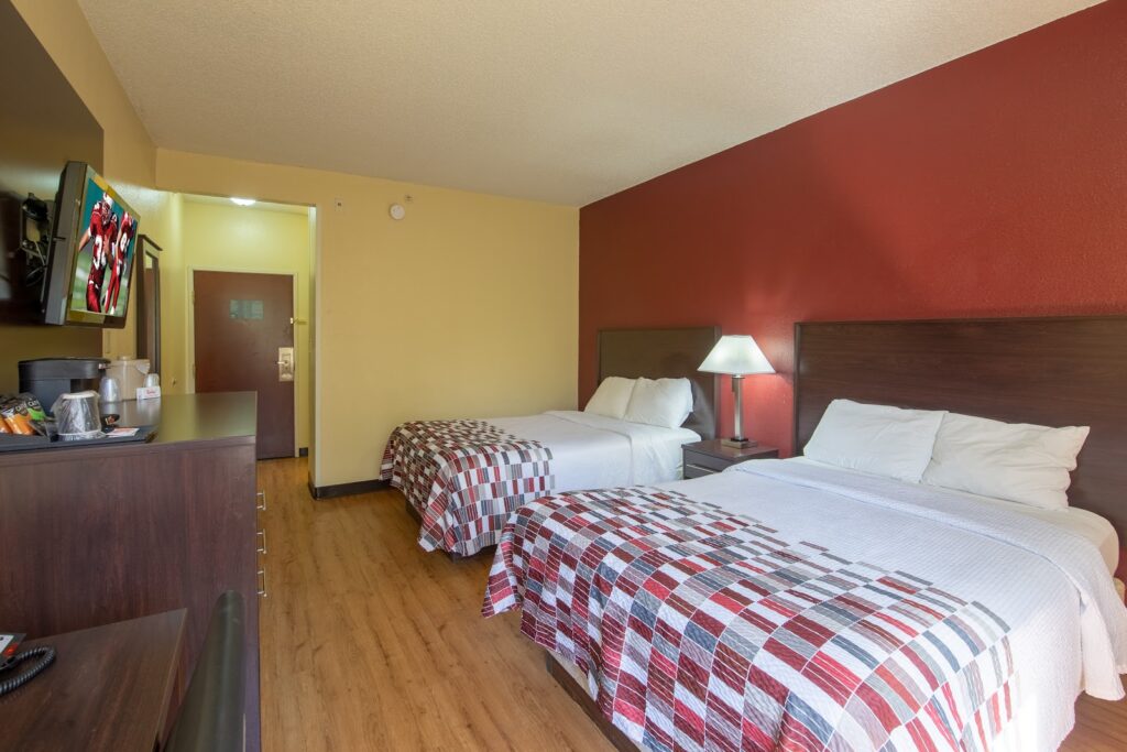 Red Roof Inn & Suites Indianapolis Airport - Image 5