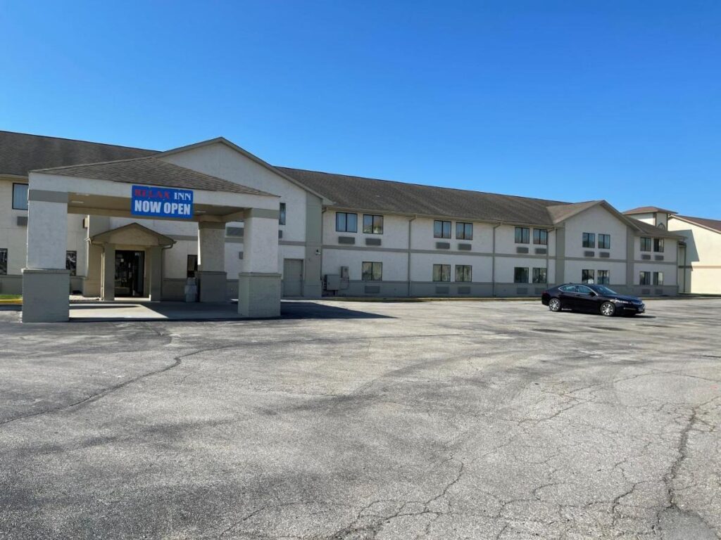 Relax Inn - Image 1