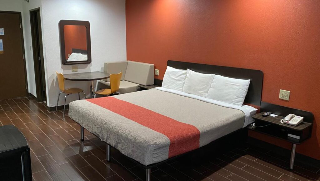 Relax Inn - Image 2