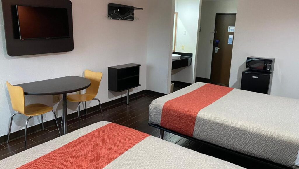 Relax Inn - Image 5