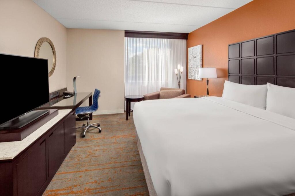 Renaissance Indianapolis North Hotel - Image 2