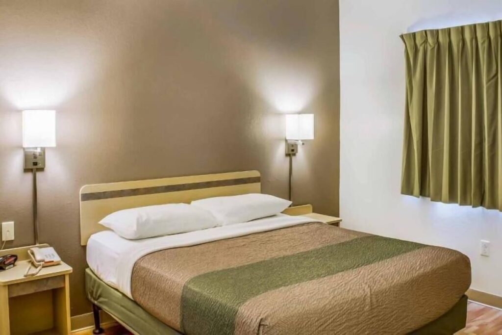 Rodeway Inn Fishers Indianapolis - Image 4
