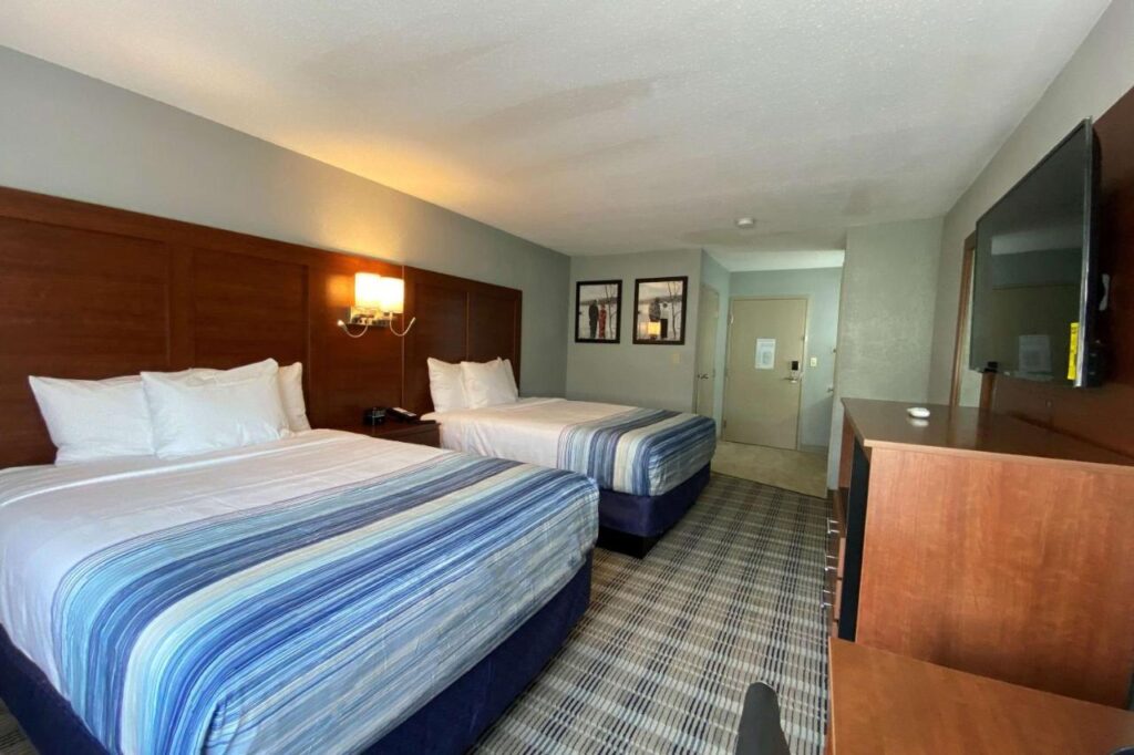 AmericInn by Wyndham Williamsburg - Image 1