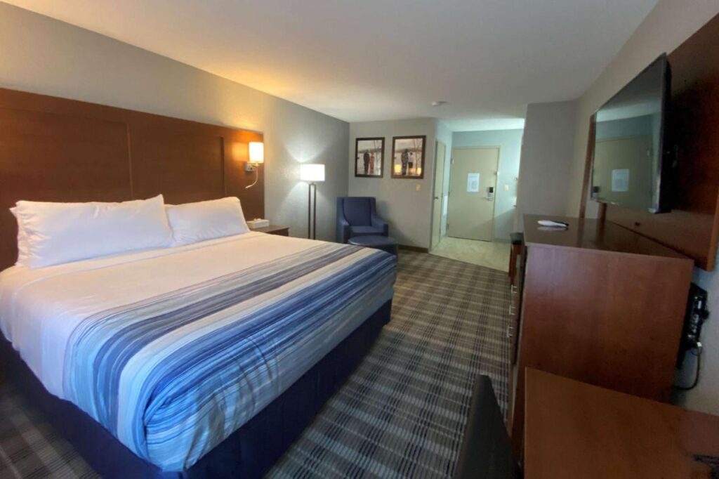 AmericInn by Wyndham Williamsburg - Image 3
