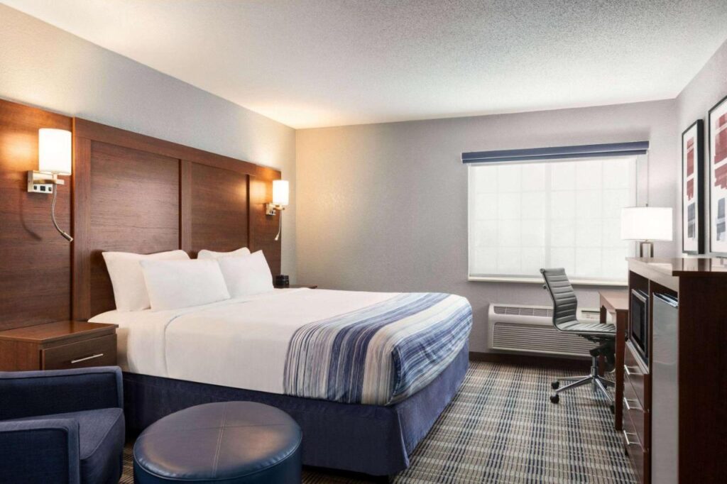 AmericInn by Wyndham Williamsburg - Image 4