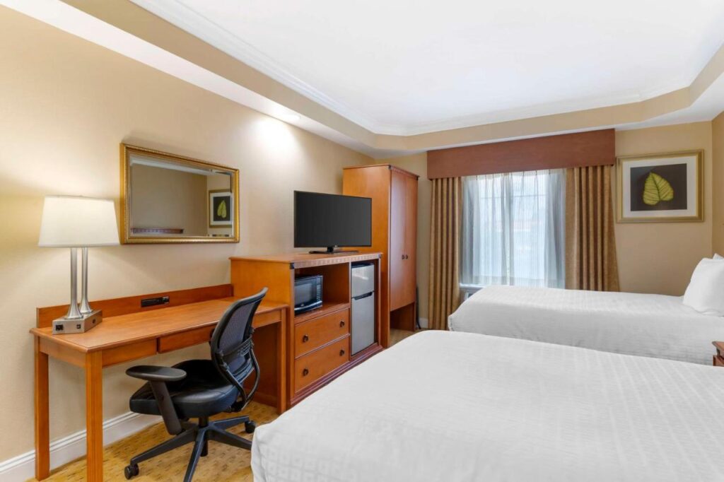 Best Western Plus Kingsland - Image 3