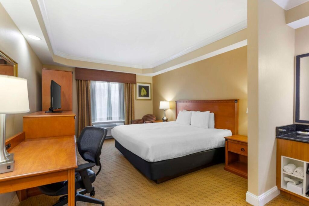 Best Western Plus Kingsland - Image 4