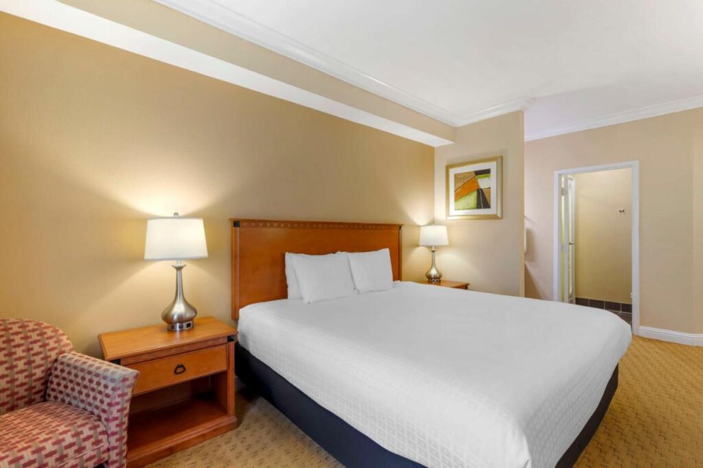 Best Western Plus Kingsland - Image 5