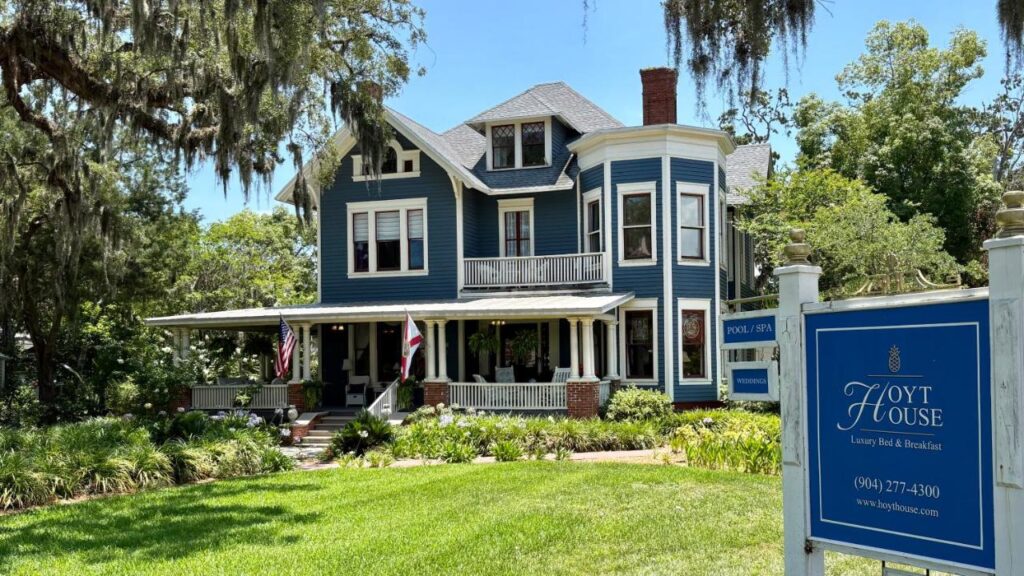 Hoyt House Luxury Bed & Breakfast - Image 1
