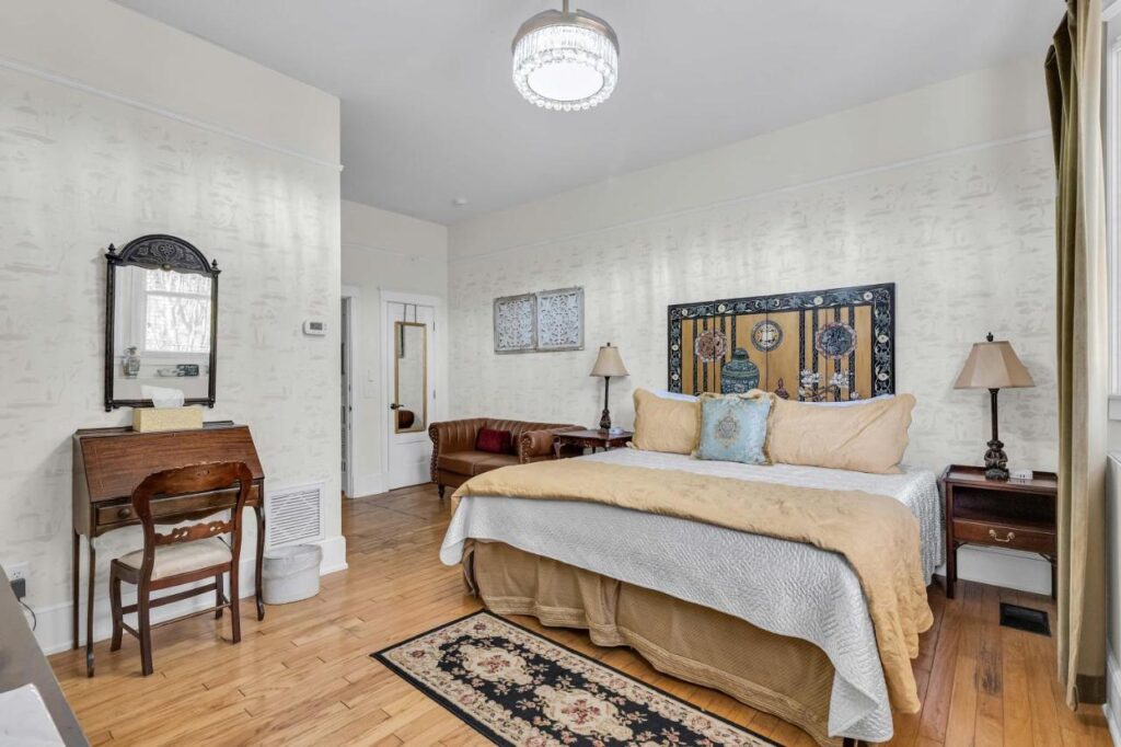 Hoyt House Luxury Bed & Breakfast - Image 3