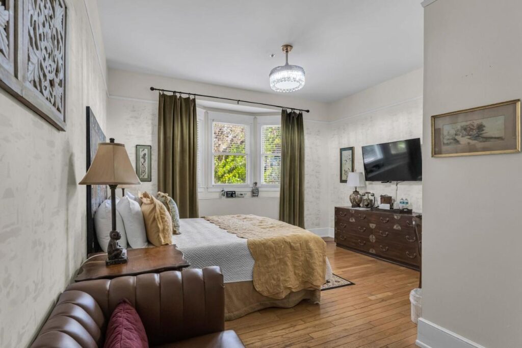 Hoyt House Luxury Bed & Breakfast - Image 4