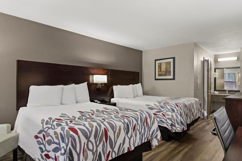 Red Roof Inn Baldwin - Image 6
