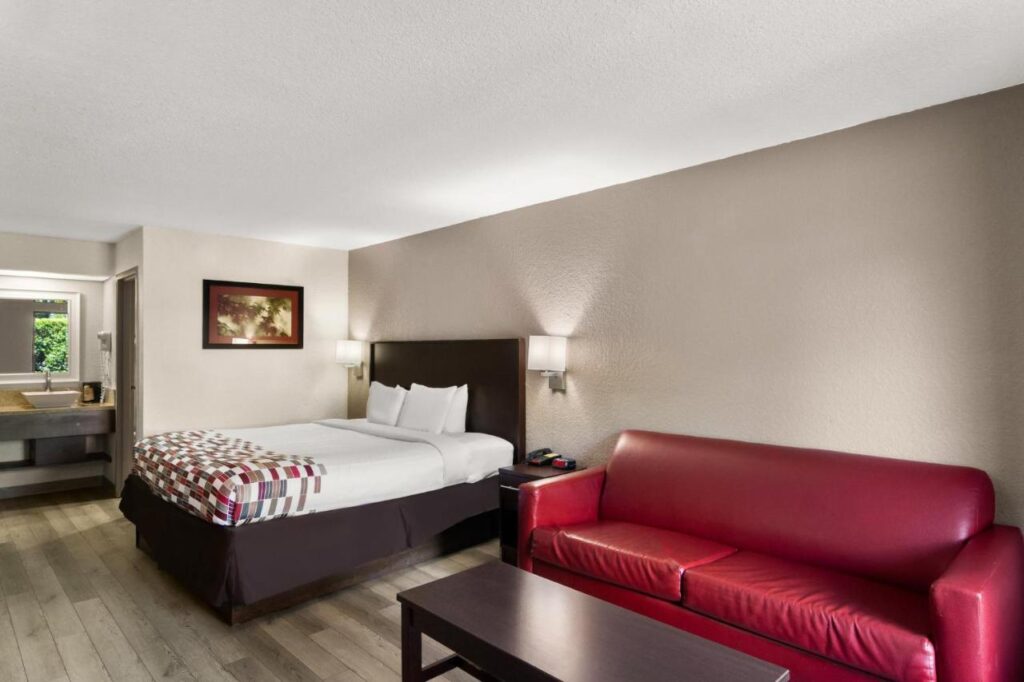 Red Roof Inn Kingsland - Image 4