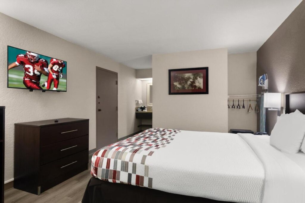 Red Roof Inn Kingsland - Image 6