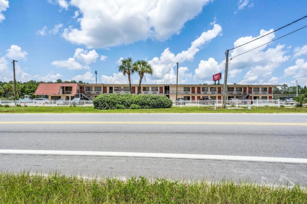 Red Roof Inn MacClenny - Image 1