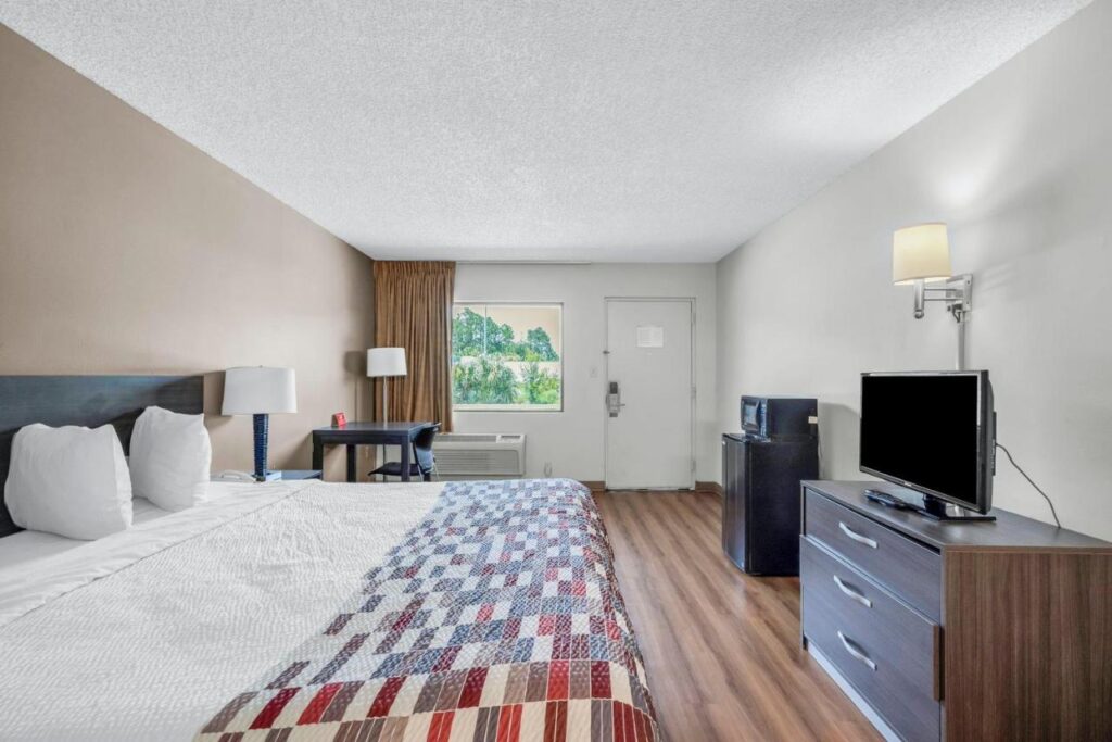 Red Roof Inn MacClenny - Image 3