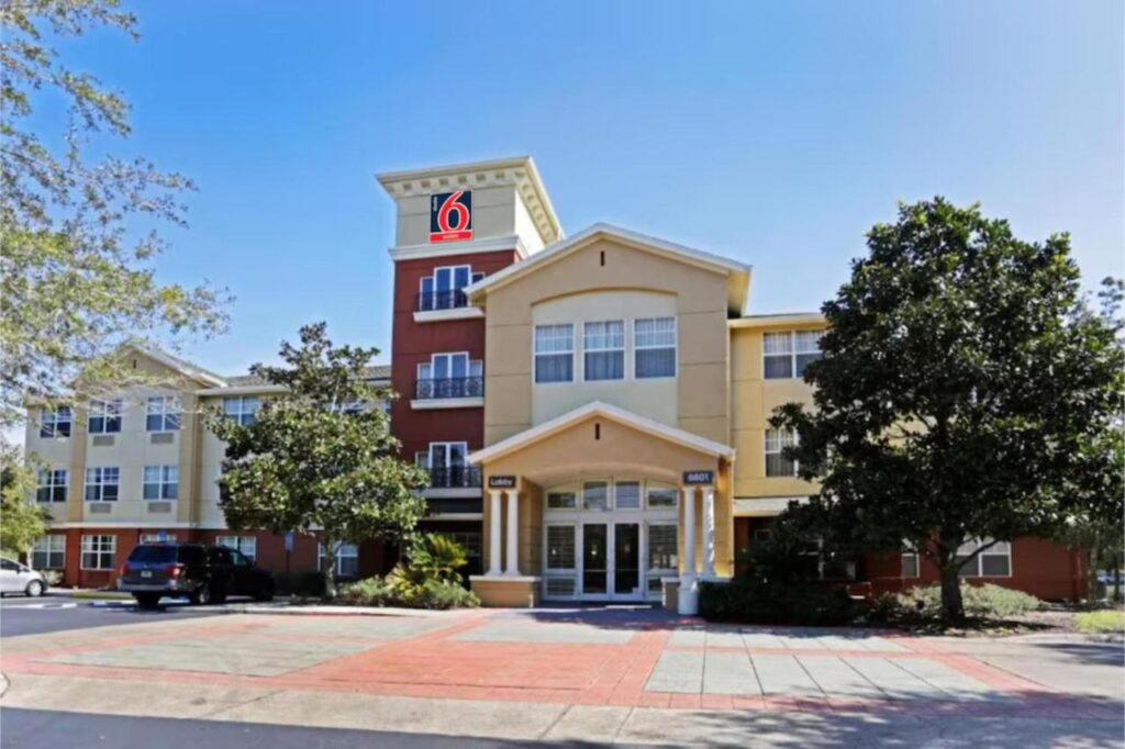 Studio 6 Suites Jacksonville Deerwood Park FL - Image 1