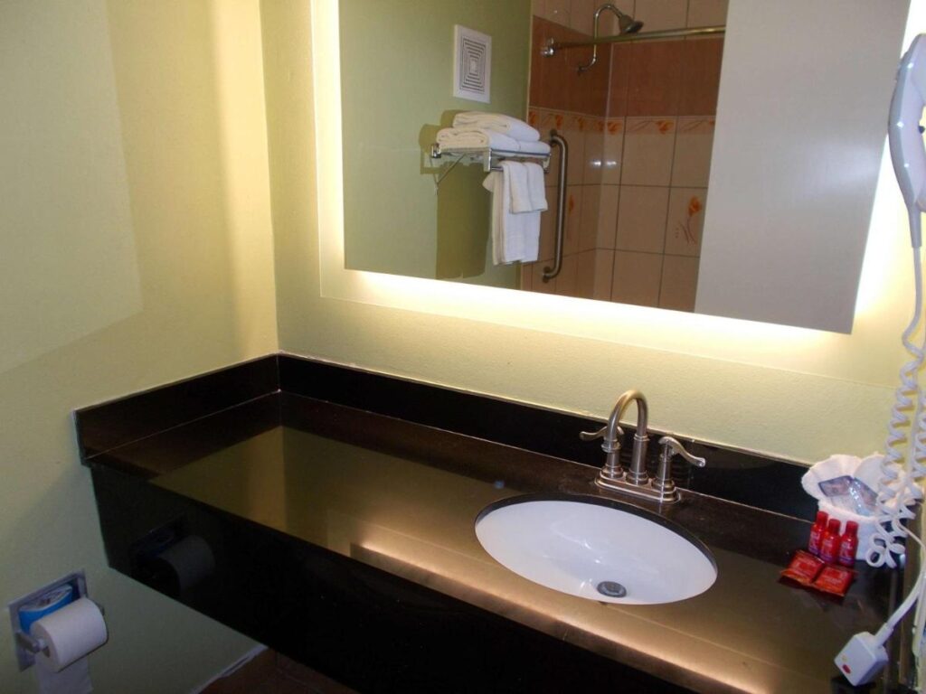 SureStay Plus Hotel by Best Western St Marys Cumberland - Image 2