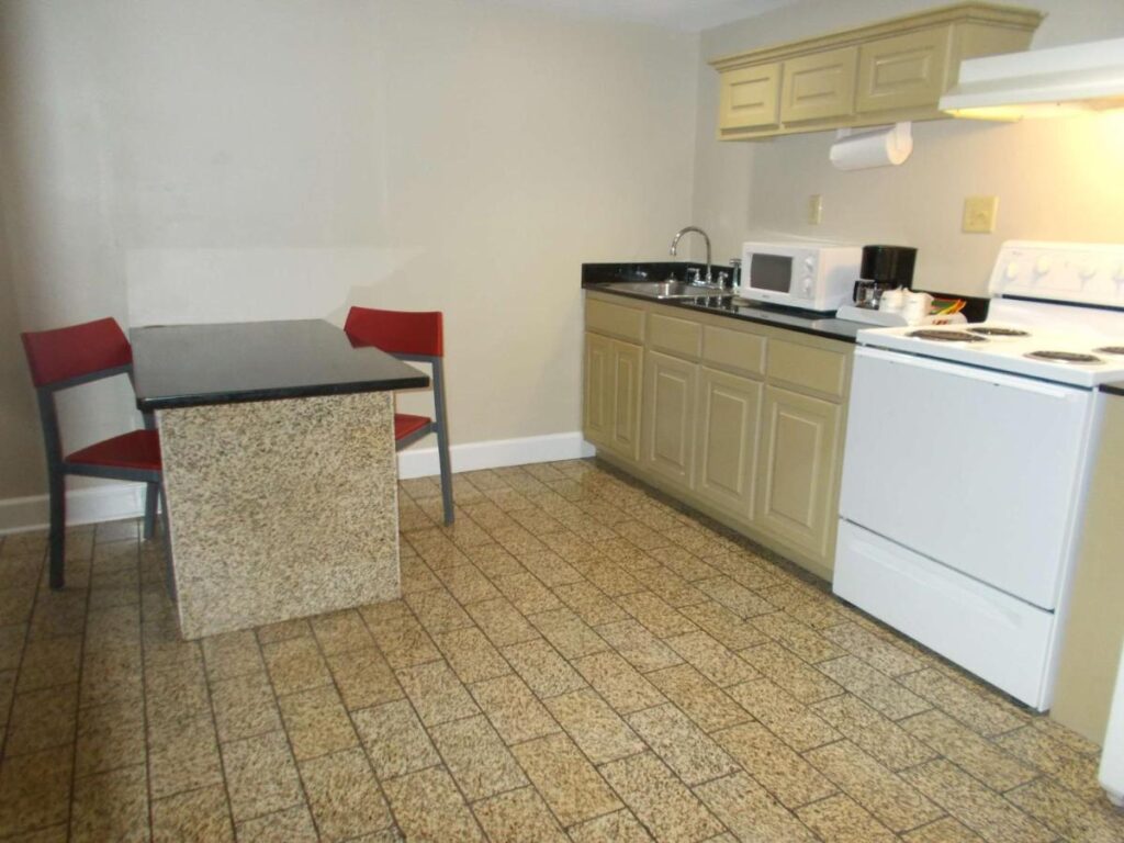 SureStay Plus Hotel by Best Western St Marys Cumberland - Image 4