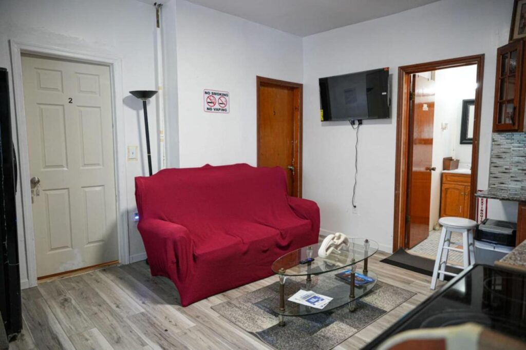 Divine Villa Guest House Harper Ave EWR AIRPORT PENN STATION NY NJ - Image 4