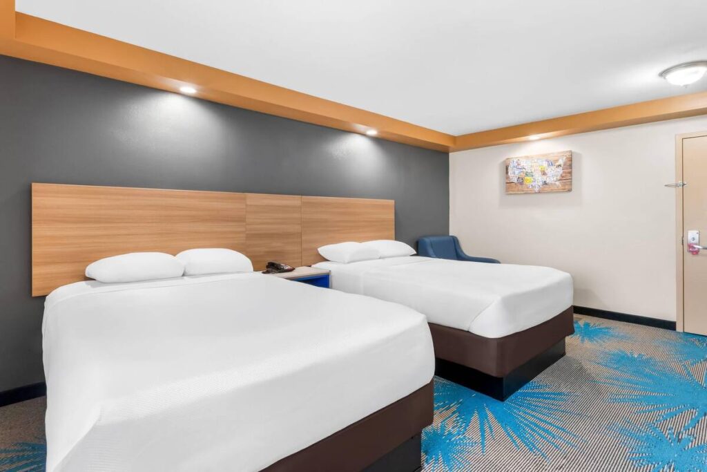 Econo Lodge Woodbridge - Image 5
