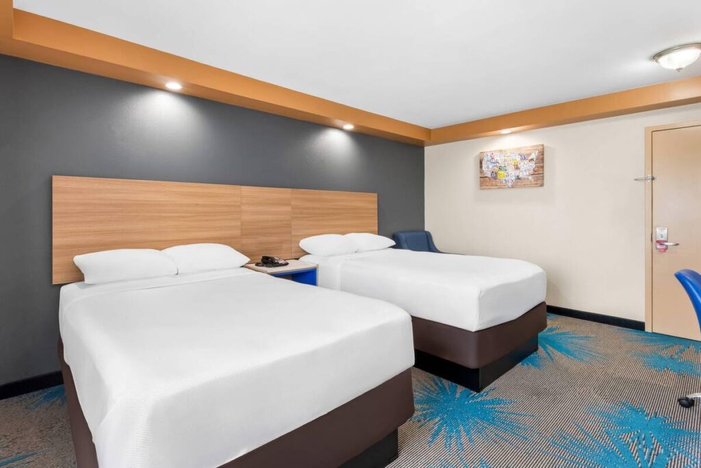 Econo Lodge Woodbridge - Image 6