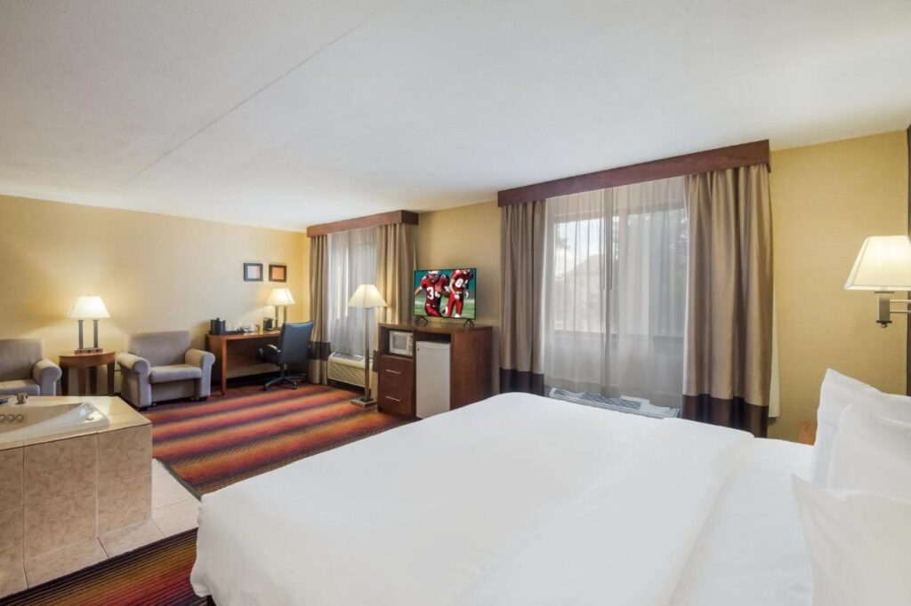 Red Roof Inn Fairfield - Image 3