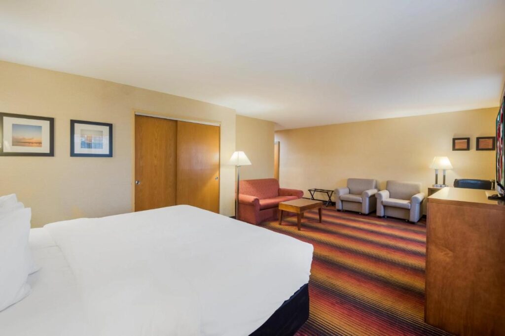 Red Roof Inn Fairfield - Image 5