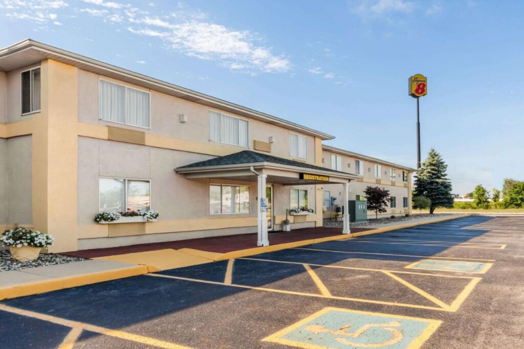 Super 8 by Wyndham Ionia MI - Image 1