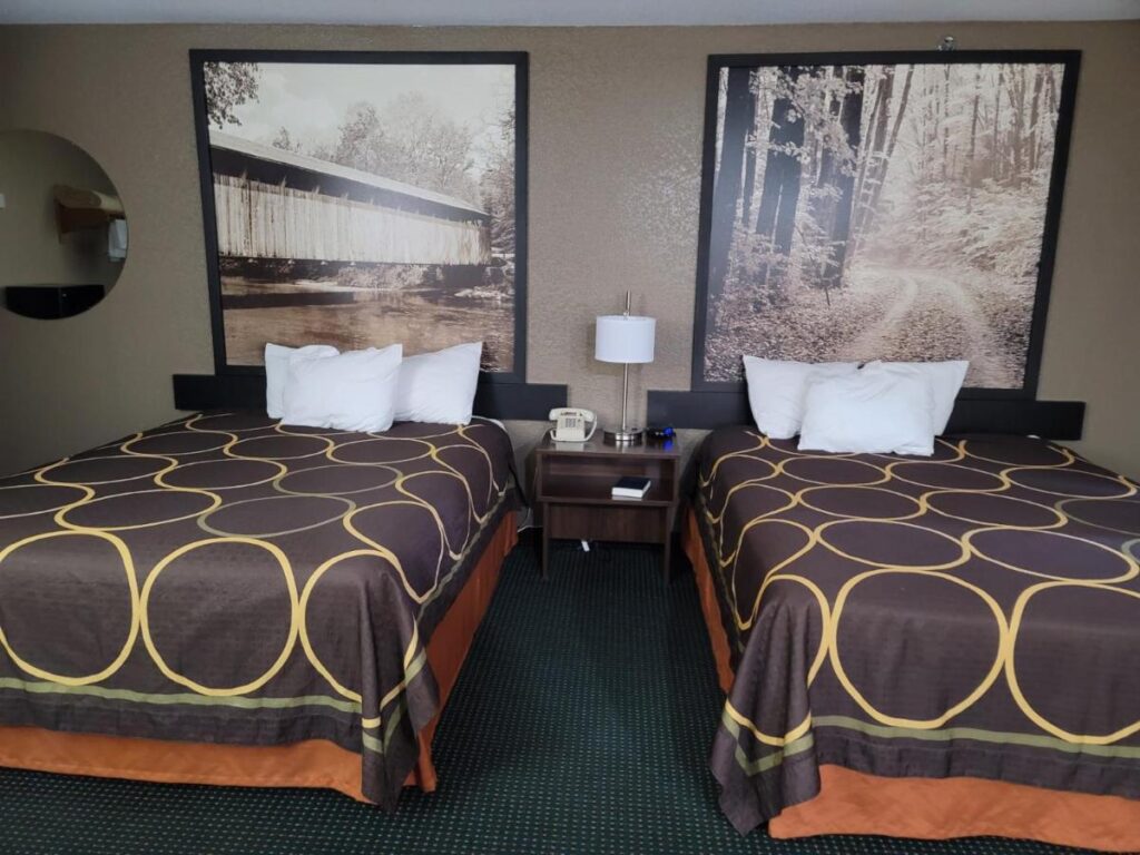 Super 8 by Wyndham Ionia MI - Image 2