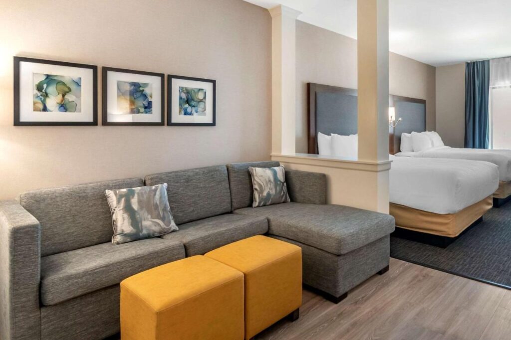 Comfort Suites Grandview - Kansas City - Image 4