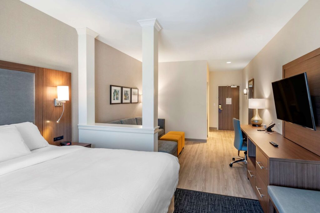 Comfort Suites Grandview - Kansas City - Image 6